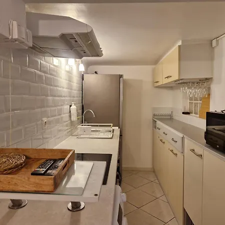 Le Cosy - Renovated In Place Massena Apartment *